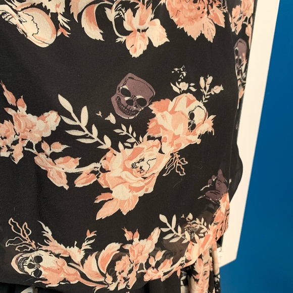 Unique piece skull and roses dress - Picture 2 of 4